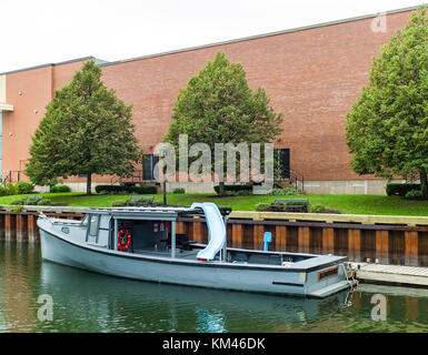 Nave da crociera Silver Seas fermata Charlottetown Prince Edward Island. Una barca da diporto dotata di scivolo nel porto. Immagini Neville Marriner Foto Stock