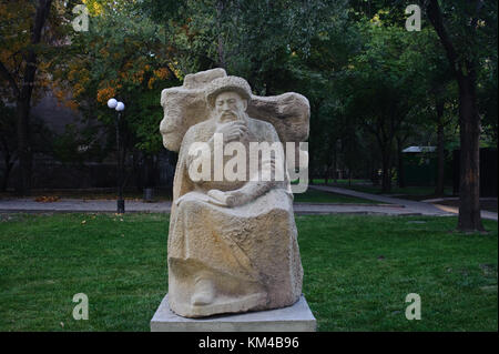 La scultura contemporanea in un parco pubblico ( Kirghizistan) Foto Stock