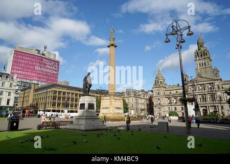 Regno Unito: George Square a Glasgow con glasgow college (sinistra), der walter-scott-colonna und city chambers (a destra). foto da 11. settembre 2017. | Utilizzo di tutto il mondo Foto Stock