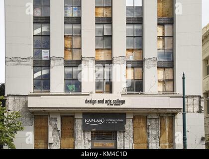 Questo edificio del Design and Arts College of New Zealand a Christchurch (D & A) è stato pesantemente danneggiato durante il terremoto del 2011. (19 gennaio 2016) | utilizzo in tutto il mondo Foto Stock