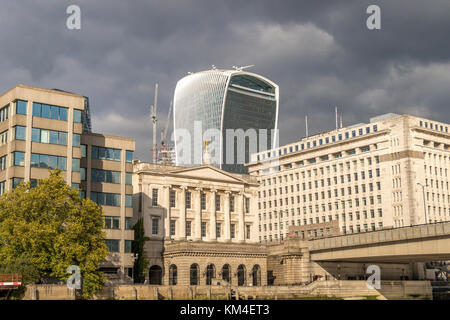 20 Fenchurch St , comunemente conosciuto come il walkie talkie edificio nella città di Londra , Regno Unito Foto Stock