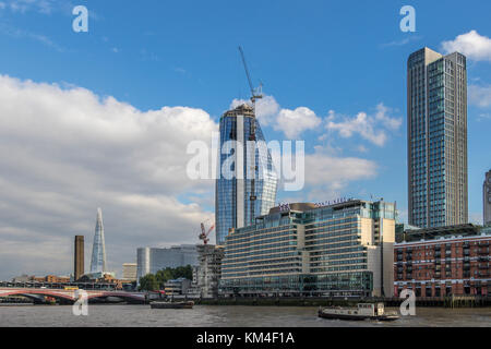 Uno Blackfriarso conosciuto anche come The Vase, un complesso di appartamenti di lusso , a Blackfriars, Londra Foto Stock