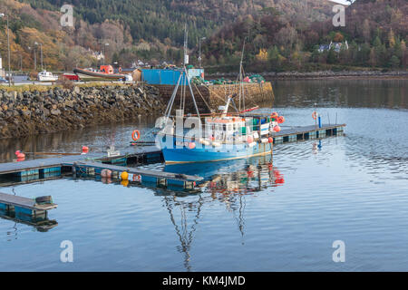 Barche da pesca in Gairloch Harbour, Wester Ross, altopiani, Scozia. Foto Stock