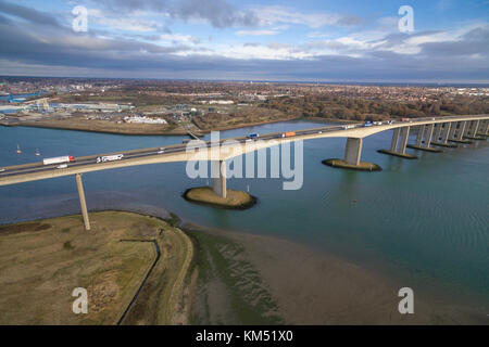 Vista aerea del ponte che attraversa il orwell estuary in Ipswich, Suffolk, Regno Unito Foto Stock