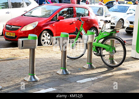 TEL AVIV, Israele - 17 settembre 2017: noleggio biciclette a Tel Aviv, Israele Foto Stock