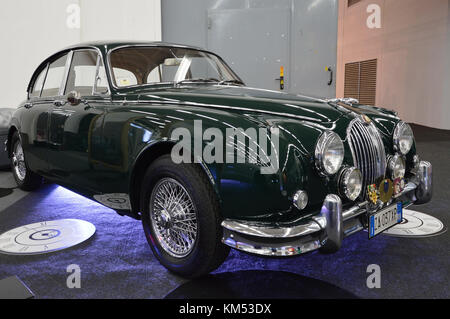 Jaguar D-Type, 1954, Jaguar MK 2, 1959, Jaguar MK IV berlina, 1946, all'auto d'epoca Padova, Italia - ottobre 25 2015 Foto Stock