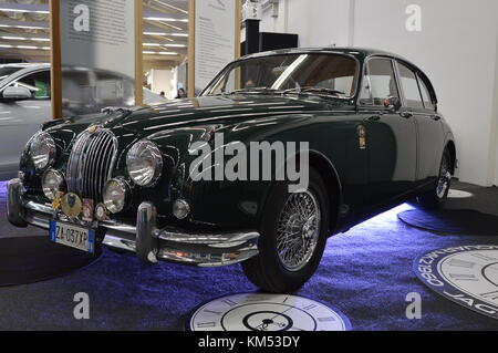 Jaguar D-Type, 1954, Jaguar MK 2, 1959, Jaguar MK IV berlina, 1946, all'auto d'epoca Padova, Italia - ottobre 25 2015 Foto Stock