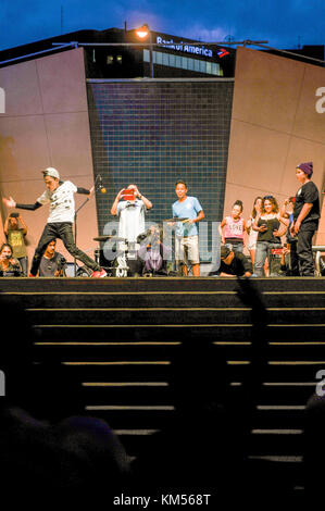 Kids Rock Festival break dancing contest nel centro di Albuquerque, Nuovo Messico Foto Stock