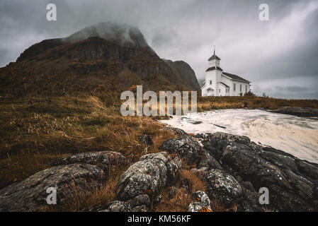 Chiesa Gimsoy sulle Isole Lofoten in Norvegia Foto Stock