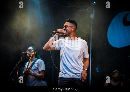 Il rapper e lirista americano Oddisee esegue un concerto dal vivo con la band dal vivo Good Comny al festival di musica tedesca Open Source Festival 2016 a Düsseldorf. Germania, 09/07 2016. Foto Stock