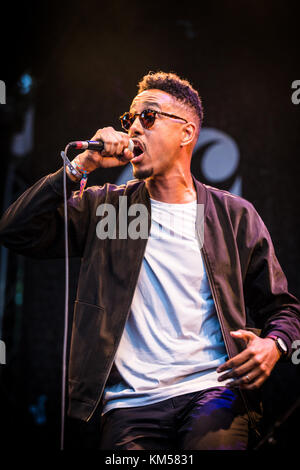 Il rapper e lirista americano Oddisee esegue un concerto dal vivo con la band dal vivo Good Comny al festival di musica tedesca Open Source Festival 2016 a Düsseldorf. Germania, 09/07 2016. Foto Stock