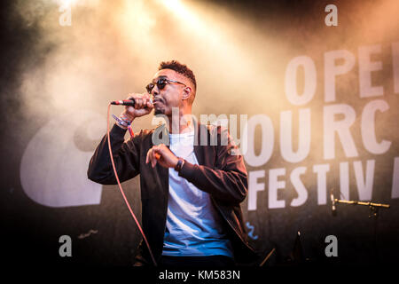 Il rapper e lirista americano Oddisee esegue un concerto dal vivo con la band dal vivo Good Comny al festival di musica tedesca Open Source Festival 2016 a Düsseldorf. Germania, 09/07 2016. Foto Stock