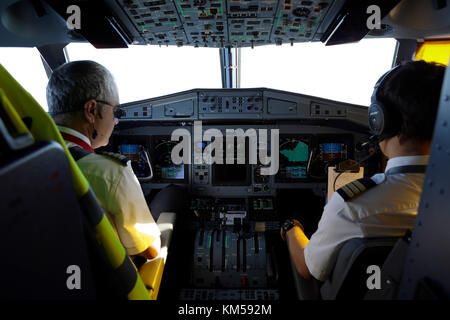 Pilota Cockpit Co-Pilot aereo commerciale Foto Stock