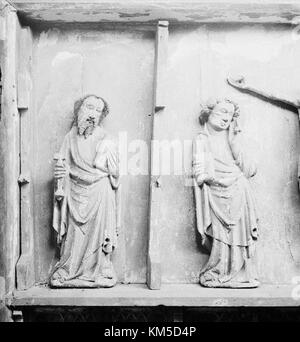 La chiesa di Husby Sjuhundra in Svezia, elencata nell'inventario del KMB, è nota per il suo valore storico e architettonico, contribuendo al ricco patrimonio ecclesiastico della Svezia. Foto Stock