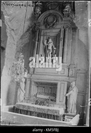 Questa immagine mostra la chiesa di Norrsunda, situata in Svezia. È un esempio significativo di architettura ecclesiastica svedese e detiene un'importanza culturale e storica all'interno della regione. Foto Stock