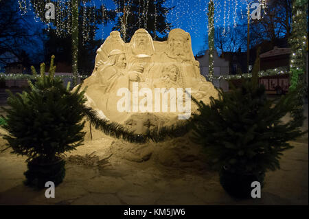 Gdansk, Polonia. 4° dic, 2017. Presepe scolpiti dalla sabbia in Gdansk Oliwa, Polonia. 4° dic, 2017. Credito: Wojciech Strozyk/Alamy Live News Foto Stock