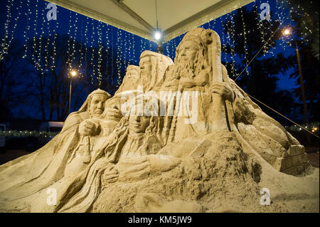 Gdansk, Polonia. 4° dic, 2017. Presepe scolpiti dalla sabbia in Gdansk Oliwa, Polonia. 4° dic, 2017. Credito: Wojciech Strozyk/Alamy Live News Foto Stock