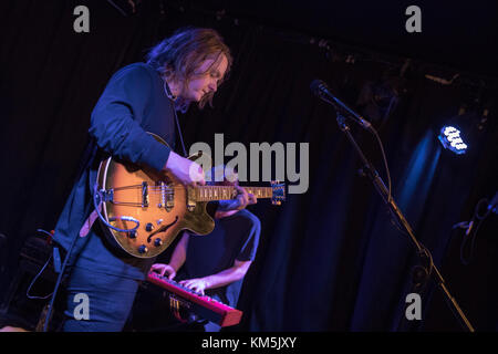 Brighton, Regno Unito. 4° dic, 2017. Lewis Capaldi effettuando in corrispondenza di - Komedia Brighton, Inghilterra. Credito: Jason Richardson/Alamy Live News Foto Stock