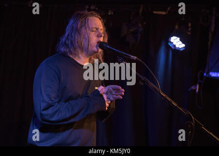 Brighton, Regno Unito. 4° dic, 2017. Lewis Capaldi effettuando in corrispondenza di - Komedia Brighton, Inghilterra. Credito: Jason Richardson/Alamy Live News Foto Stock