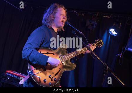 Brighton, Regno Unito. 4° dic, 2017. Lewis Capaldi effettuando in corrispondenza di - Komedia Brighton, Inghilterra. Credito: Jason Richardson/Alamy Live News Foto Stock