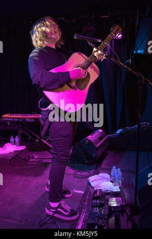 Brighton, Regno Unito. 4° dic, 2017. Lewis Capaldi effettuando in corrispondenza di - Komedia Brighton, Inghilterra. Credito: Jason Richardson/Alamy Live News Foto Stock