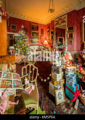 Castle Howard, UK. 5 dicembre, 2017. "Gli Angeli su alta' il display di Natale ispirato dal Castello Howards collezioni d'arte, architettura e interni, è la visione del produttore creativo Charlotte Lloyd Webber e designer teatrale Bretta Gerecke. Camera consente di impostare la visualizzazione tradizionale Natale scene dal passato. La mostra viene eseguito fino al 23 dicembre. Foto Fotografia Bailey-Cooper/Alamy Live News Foto Stock