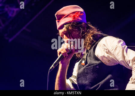 Milano, Italia. 02 dicembre 2017. American band Gogol Bordello suona presso il Live Music Club. Brambilla Simone Fotografia Live News Foto Stock