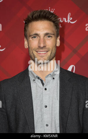 Los Angeles, California, USA. 4 dicembre, 2017. Andrew walker frequentando hallmark channel "Natale a holly lodge' screening vip al Grove di los angeles, la California il 4 dicembre 2017. Credito: sheri determan/alamy live news Foto Stock