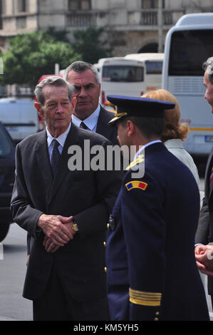 FILE. 6 dicembre 2017. L'ex re di Romania Michele i 1921-2017 morì in Svizzera. Foto originale scattata a Bucarest, Romania - 10 maggio 2012: Re Michele di Romania durante una delle sue ultime apparizioni pubbliche a Bucarest. Crediti: Alberto Grosescu/Alamy Live News Foto Stock