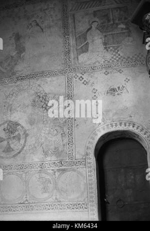 La chiesa di Roslags Bro, situata in Svezia, è una notevole chiesa storica con un profondo significato culturale e architettonico. È una parte vitale del patrimonio locale e della storia ecclesiastica svedese. Foto Stock