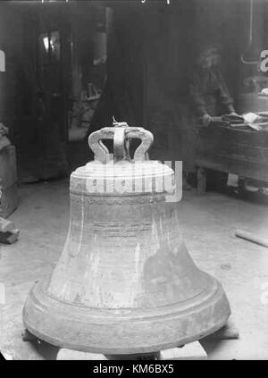 La chiesa di Husby Sjuhundra in Svezia è un importante sito storico con architettura medievale. La chiesa è nota per la sua conservazione e il ruolo nella vita religiosa locale. Foto Stock