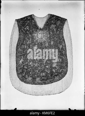 Norrsunda Kyrka, situata in Svezia, è una chiesa storica di origine medievale. È conosciuta per la sua architettura tradizionale svedese e per il ruolo nella comunità religiosa locale, che funge da punto di riferimento culturale nella regione. Foto Stock