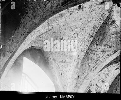 Norrsunda kyrka è una chiesa storica situata in Svezia, nota per il suo significato religioso e lo stile architettonico che riflette la storia degli edifici religiosi svedesi. Foto Stock