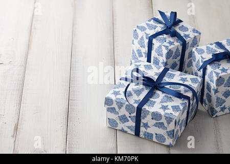 Blu e bianco Natale regali o attuali box Foto Stock