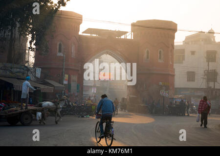 Inizio attività mattutina a Hathi gate, Amritsar, India Foto Stock