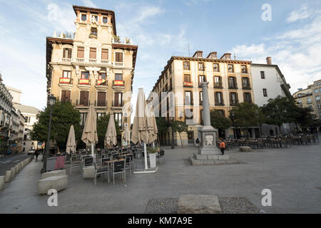 Vista sul Palazzo reale di Madrid e sulle sue immediate vicinanze. Foto Stock