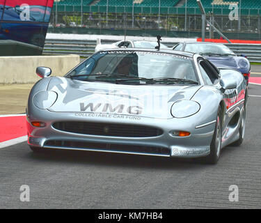 Jaguar XJ220, XJ220, Silverstone Classic, luglio 2017, Silverstone, Chris McEvoy, il circuito da corsa, cjm-fotografia, Classic Cars Racing, concorrenza, hi Foto Stock