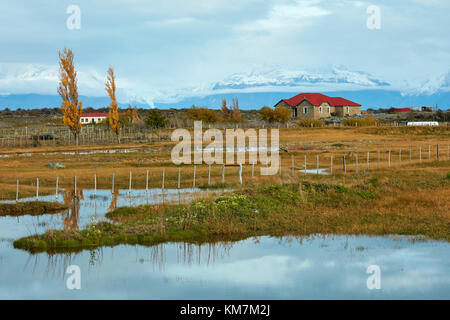 Agriturismo e montagna vicino a El Chalten, Patagonia, Argentina, Sud America Foto Stock