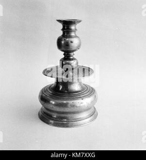 La chiesa di Husby-Sjuhundra in Svezia, registrata con il numero KMB 1600020011975, è una chiesa medievale in pietra conosciuta per i suoi murales conservati e il suo significato storico. Foto Stock