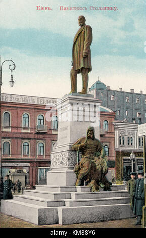La statua di Stolypin a Kiev commemora Pyotr Stolypin, il primo ministro russo noto per le sue riforme all'inizio del XX secolo. La statua serve come promemoria della sua influenza politica e della sua eredità. Foto Stock