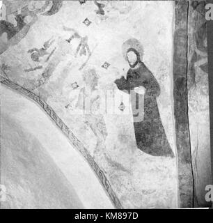 La chiesa di Konga, situata in Svezia, è un edificio storico inserito nel registro del patrimonio nazionale svedese. La chiesa presenta una tradizionale architettura scandinava con una struttura in legno e un caratteristico campanile. Il suo interno ospita manufatti e arredi conservati risalenti al XVIII secolo, che riflettono il patrimonio culturale della regione. Foto Stock