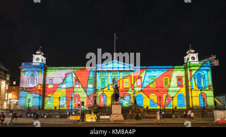 Il calendario dell'Avvento di Natale di Edimburgo è stato proiettato nella General Register House di Edimburgo, Scozia, Regno Unito Foto Stock