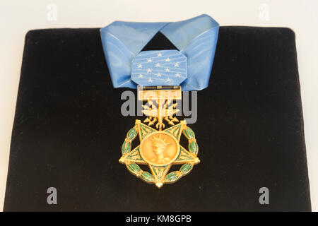 La Medaglia d'onore presentata ai destinatari della US Air Force in mostra al Cimitero Nazionale di Arlington, Virginia, Stati Uniti. Foto Stock