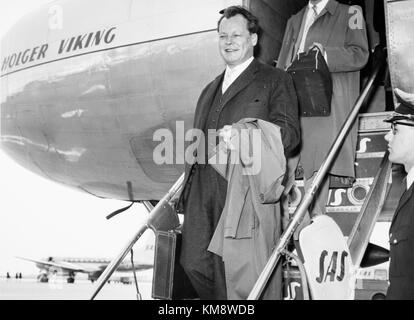 Willy Brandt era il sindaco di Berlino Ovest prima di diventare Cancelliere della Germania, noto per la sua carriera politica e il ruolo significativo nella storia tedesca, specialmente durante la Guerra fredda. Foto Stock