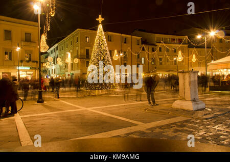 Rimini, Italia - dicembre 04, 2016: metafora della vita moderna nel periodo di Natale Foto Stock