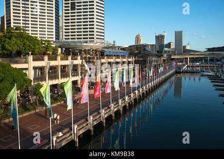 Bar e ristoranti a Cockle Bay Wharf a Darling Harbour, centro di Sydney, Nuovo Galles del Sud, Australia. Foto Stock