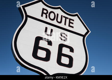 Route 66 segno contro un cielo blu, Oklahoma, Stati Uniti Foto Stock