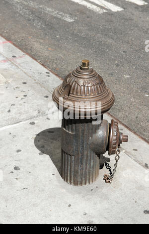 Fire Hydrant in the Street, New York, Stati Uniti Foto Stock