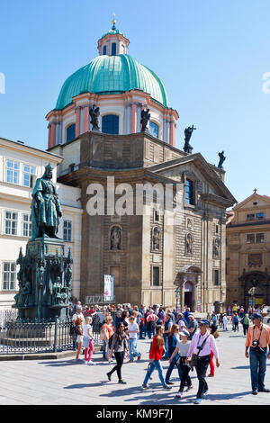 Krizovnicke namesti, Klementinum, sv. Frantisek z Assisi, stare Mesto (Unesco), Praha, Ceska republika / piazza Krizovnicke, Klementinum, Città Vecchia (un Foto Stock