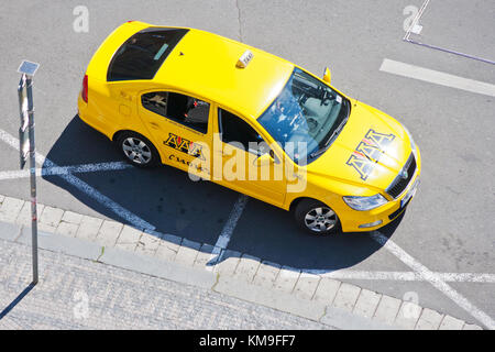Taxi giallo AAA taxi, Praga, repubblica Ceca Foto Stock